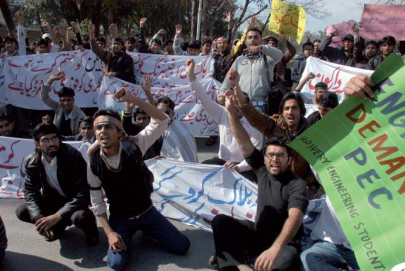 hajvery students protest a case of deceptive degrees