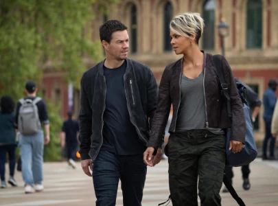 mark wahlberg says on screen romance with halle berry is every guy s fantasy mark wahlberg says on screen romance with halle berry is every guy s fantasy