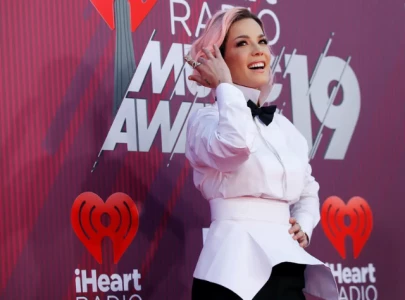 halsey attends first red carpet since revealing lupus diagnosis