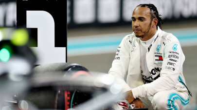 hamilton puts new mercedes deal on hold hamilton puts new mercedes deal on hold