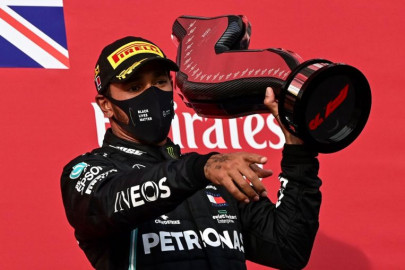 hamilton poised to clinch seventh title and set up contract talks hamilton poised to clinch seventh title and set up contract talks