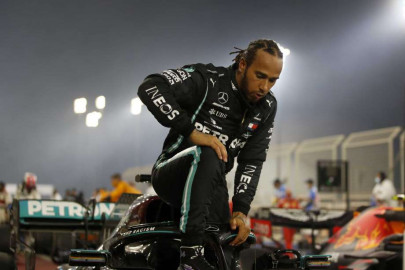 f1 champion hamilton tests positive for covid 19 f1 champion hamilton tests positive for covid 19