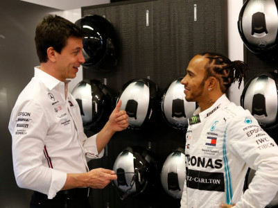 hamilton will sign new mercedes contract hamilton will sign new mercedes contract