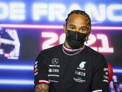 blame it on the button hamilton shrugs off baku blunder