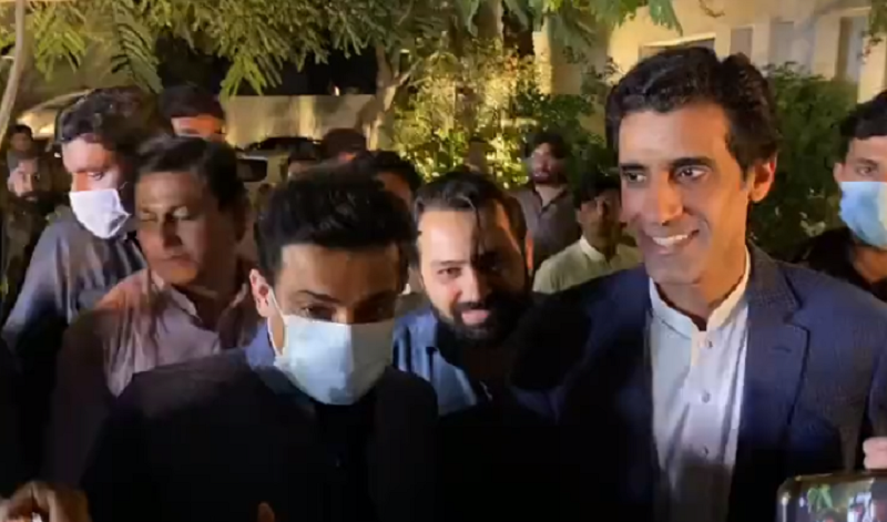 pml n leader and leader of opposition in punjab assembly hamza shehbaz arrives at pti s jahangir tareen residence in lahore screengrab