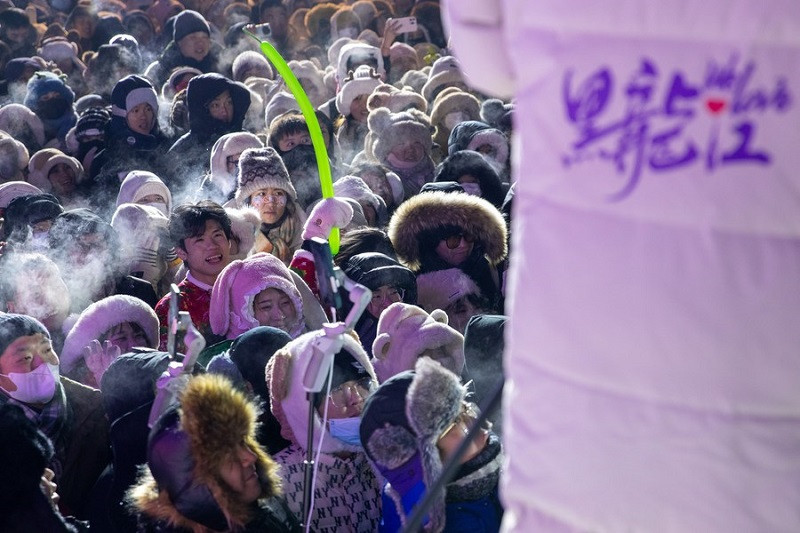 Tourists take part in a new year event at the Harbin Ice-Snow World in Harbin, northeast China's Heilongjiang Province, Dec. 31, 2023. PHOTO: XINHUA