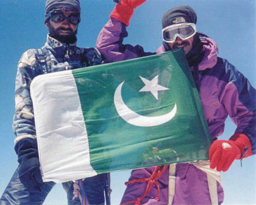 skardu climber conquers everest skardu climber conquers everest