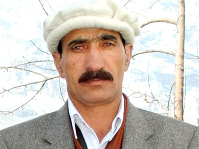 conquering everest climber returns to muted recognition