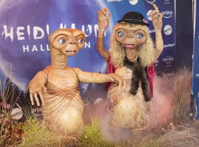 heidi klum stuns as e t in drag at halloween party a new level of costume creativity heidi klum stuns as e t in drag at halloween party a new level of costume creativity