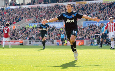 hernandez double takes spotlight off rooney hernandez double takes spotlight off rooney