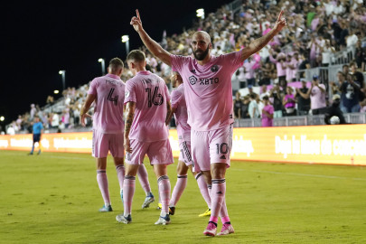 higuain determined to end on high