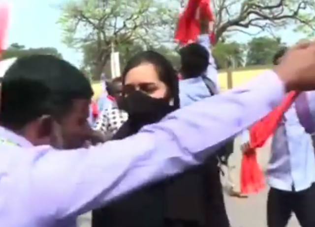 hijab wearing muslim student was heckled by hindu far right group in india s southern karnataka state screengrab hijab wearing muslim student was heckled by hindu far right group in india s southern karnataka state screengrab