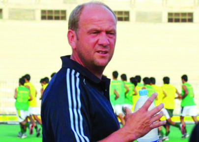 hockey coach delays joining training camp