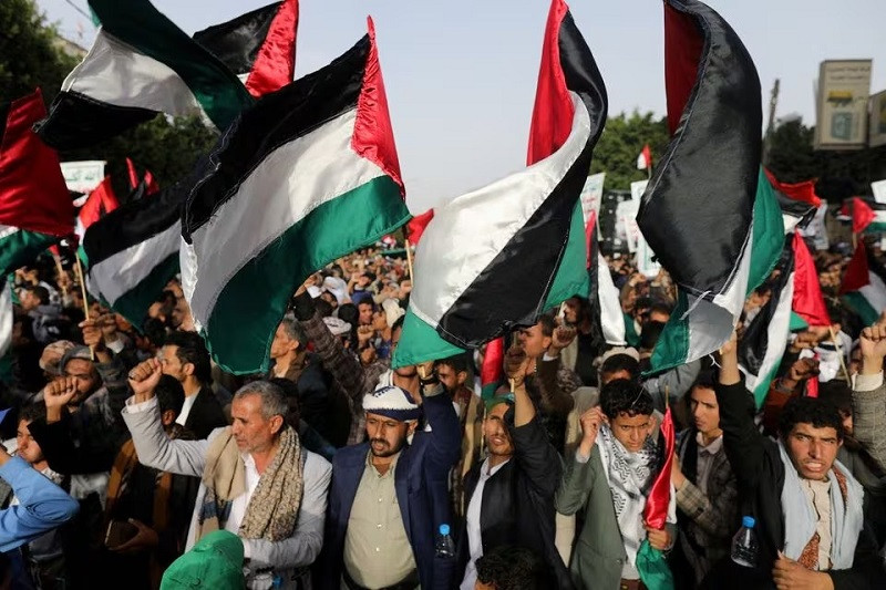 Houthi supporters gather to show support for the Palestinian factions, in Sana'a, Yemen October 7, 2023. PHOTO: REUTERS