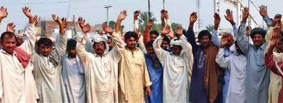 human smugglers active in sadiqabad