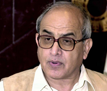 hundreds mourn as leghari is laid to rest