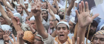 hundreds protest possible pardon for aasia hundreds protest possible pardon for aasia