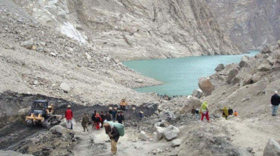 attabad lake stops expanding upstream