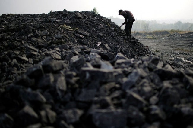 zhang tieliang 76 sifts through dunes of low grade coal near a coal mine in ruzhou henan province china november 4 2021 photo reuters zhang tieliang 76 sifts through dunes of low grade coal near a coal mine in ruzhou henan province china november 4 2021 photo reuters