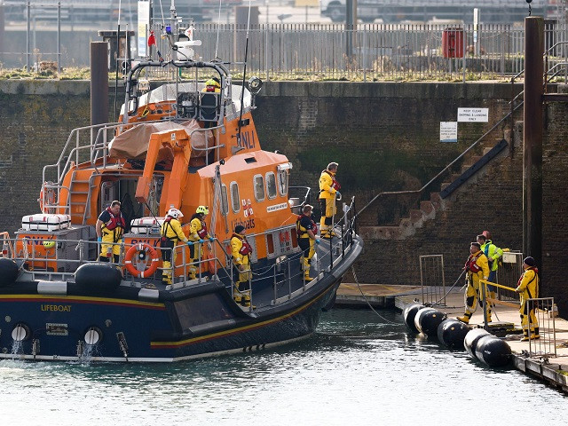 a life boat returns to the port of dover amid a rescue operation of a missing migrant boat in dover britain december 14 2022 photo reuters