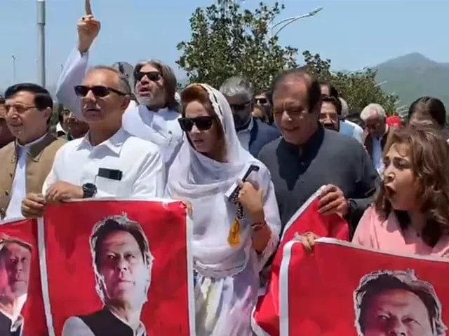 pti leaders rally against imran s detention slams govt over mismanagement pti leaders rally against imran s detention slams govt over mismanagement