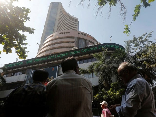 people watch a large screen displaying india s benchmark share index on the facade of the bombay stock exchange bse building in mumbai india january 20 2016 photo reuters