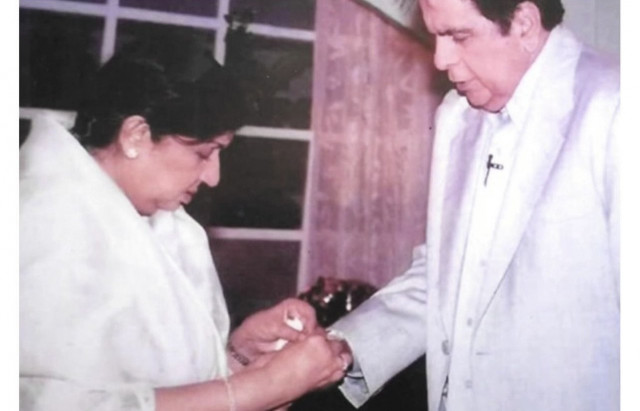 dilip kumar encouraged lata mangeshkar to master her urdu skills dilip kumar encouraged lata mangeshkar to master her urdu skills