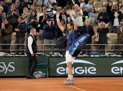 murray s french open career ended by wawrinka in first round