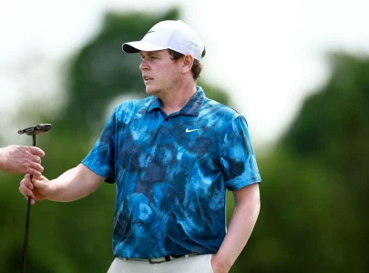 closing charge lifts scotsman macintyre to canadian open lead