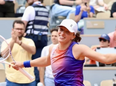 swiatek roars into french open semis swiatek roars into french open semis