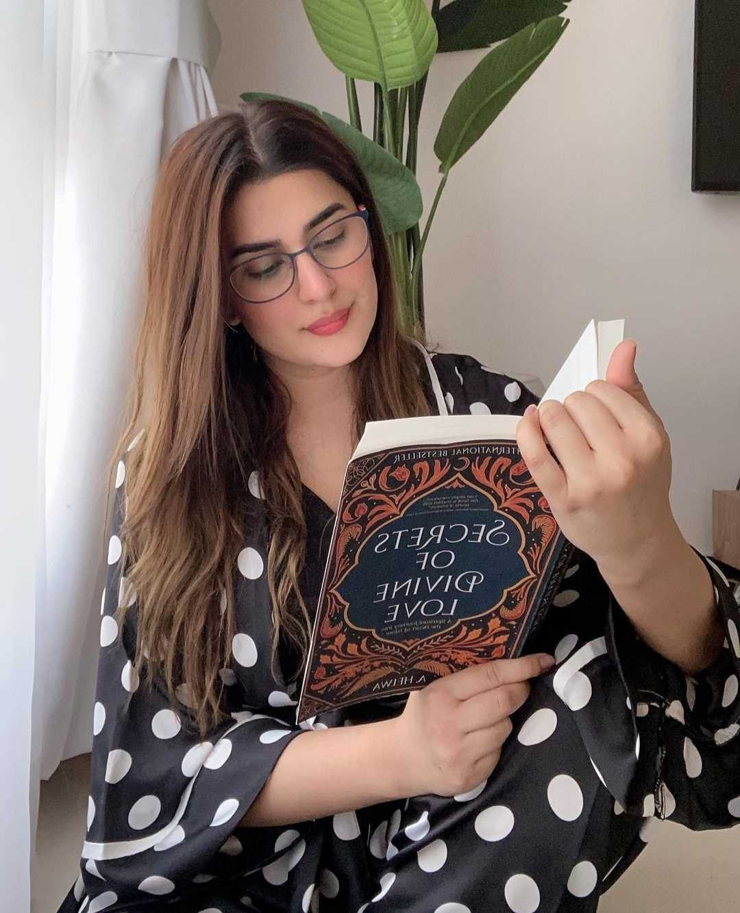 5 things Kubra Khan revealed in her recent Insta tell-all - Vimarsana News