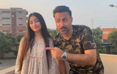 babar ali recreates his first ever lollywood music video with daughter