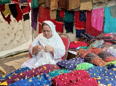 the evergreen chunri and a master craftswoman who makes them