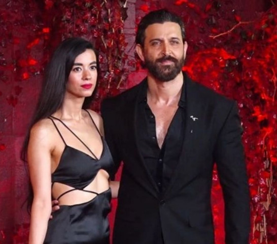 it s official hrithik roshan saba azad make first public appearance as couple it s official hrithik roshan saba azad make first public appearance as couple