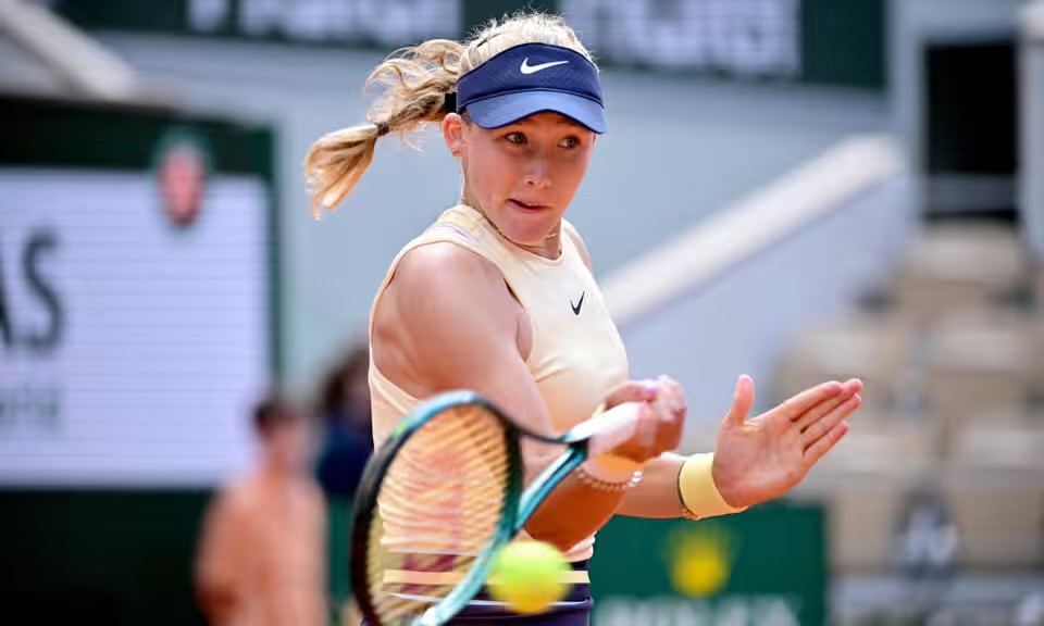 Andreeva stuns Sabalenka, youngest Grand Slam semi-finalist since 1997 | The Express Tribune