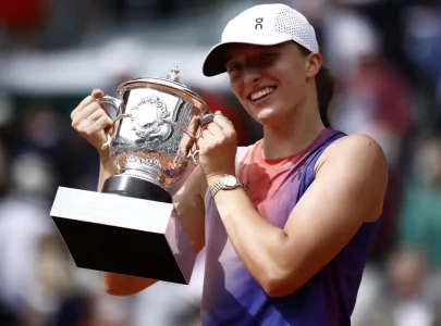 swiatek crushes paolini to win third french open title in row swiatek crushes paolini to win third french open title in row