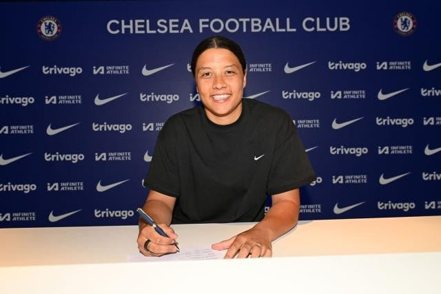 sam kerr signs new deal with chelsea sam kerr signs new deal with chelsea