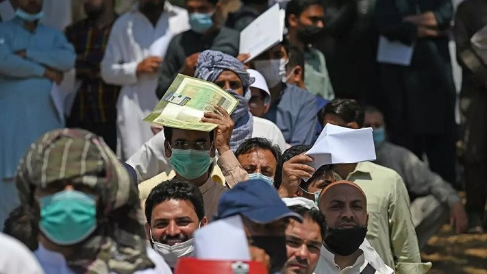 with most gulf flights from pakistan cancelled as the country is added to a growing number of coronavirus travel blacklists thousands of workers are hoping to reach the kingdom after first spending two weeks in kabul photo afp