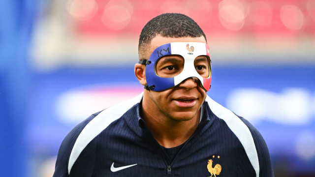 mbappe finds face mask horrible as france captain plays on with broken nose mbappe finds face mask horrible as france captain plays on with broken nose
