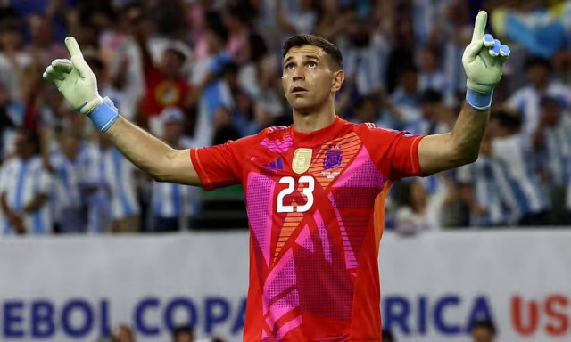 martinez saves messi blushes as argentina beat ecuador to reach copa semis martinez saves messi blushes as argentina beat ecuador to reach copa semis