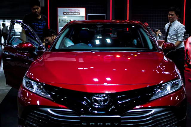 toyota s camry best selling car in us goes all hybrid toyota s camry best selling car in us goes all hybrid