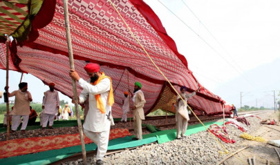 indian farmers intensify protests over new grain bills