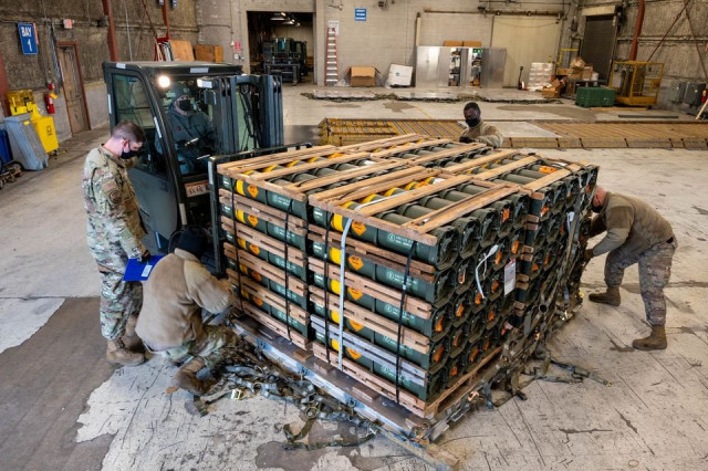 airmen and civilians from the 436th aerial port squadron palletize ammunition weapons and other equipment bound for ukraine during a foreign military sales mission at dover air force base in delaware us january 21 2022 us air force mauricio campino handout via reuters airmen and civilians from the 436th aerial port squadron palletize ammunition weapons and other equipment bound for ukraine during a foreign military sales mission at dover air force base in delaware us january 21 2022 us air force mauricio campino handout via reuters