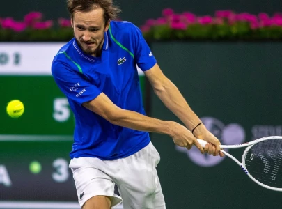 medvedev allays fitness fears to reach semis