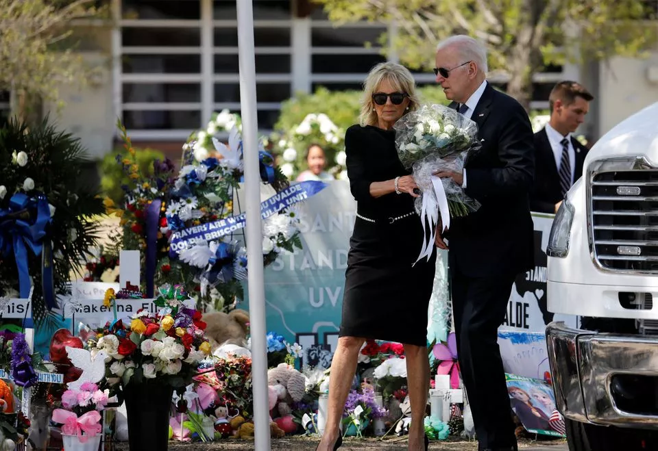 us president joe biden and first lady jill biden hold a bouquet of 21 white flowers to be laid at the robb elementary school memorial where a gunman killed 19 children and two teachers in the deadliest u s school shooting in nearly a decade as they visit the school in uvalde texas u s may 29 2022 reuters us president joe biden and first lady jill biden hold a bouquet of 21 white flowers to be laid at the robb elementary school memorial where a gunman killed 19 children and two teachers in the deadliest u s school shooting in nearly a decade as they visit the school in uvalde texas u s may 29 2022 reuters
