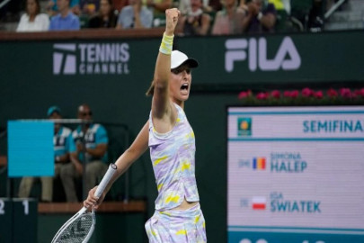 swiatek out duels halep to reach indian wells wta final swiatek out duels halep to reach indian wells wta final