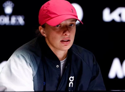 swiatek battles past krejcikova swiatek battles past krejcikova