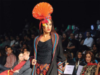 fashion week akif mahmood saves the day fashion week akif mahmood saves the day