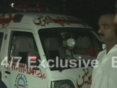 hand grenade attack up to 19 people injured in lyari teashop