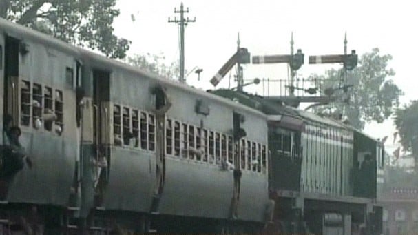 pakistan railways suspends six trains